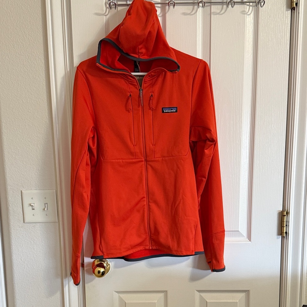Patagonia Men’s R1 Thermal Full-Zip Hoody
Bright Orange size small